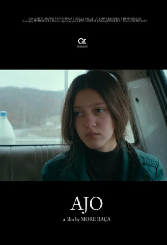 Она