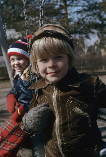 Aikapoika ja mono