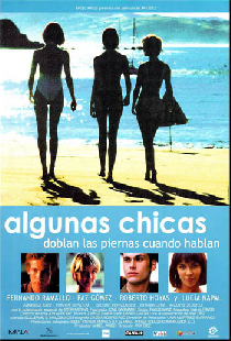 Algunas chicas doblan las piernas cuando hablan