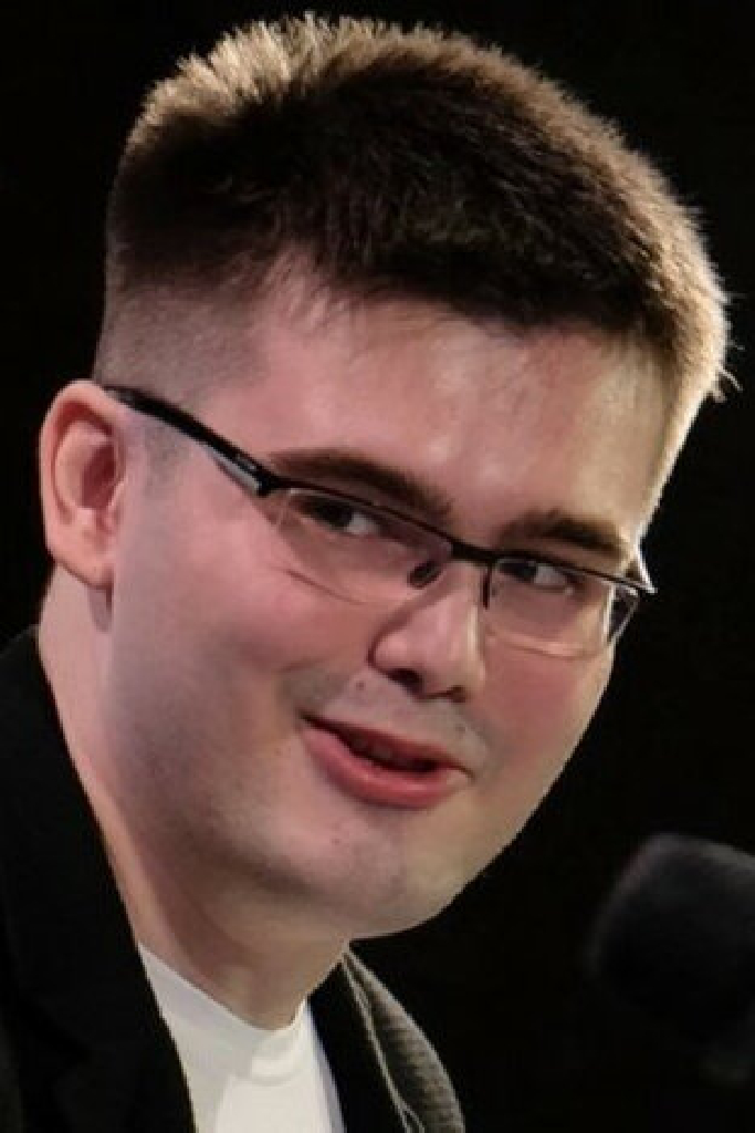 Арсений Кустов