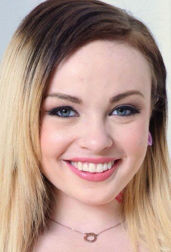 Chloe Carter